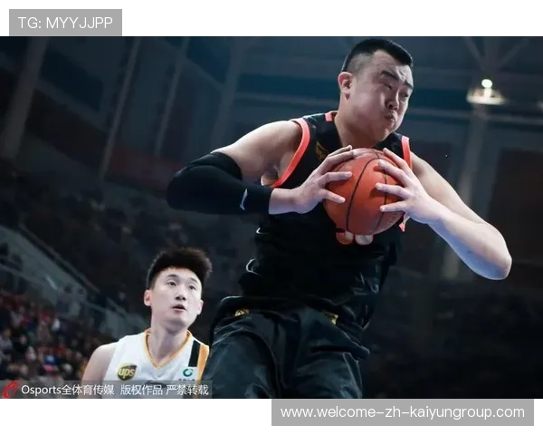 伤愈球员参与战术会议,贡献精神力证其成熟